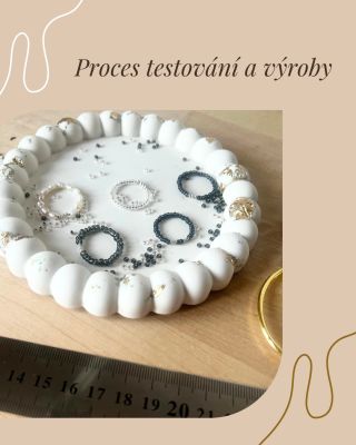 Než dám výrobek do nabídky, tak ho nejdřív sama nosím a vystavuju různým zátěžím. Teď momentálně co nejvíc "zatěžuju"...